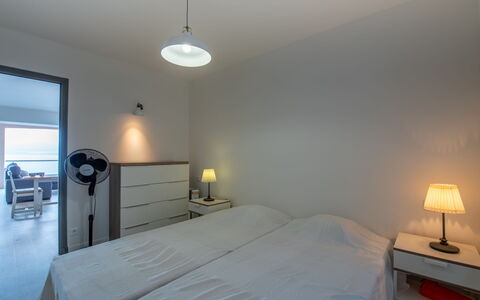 Le Grand Large: Furniture, Property, Light, Comfort, Lamp, Wood, Lighting, Bed Frame, Interior Design, Pillow