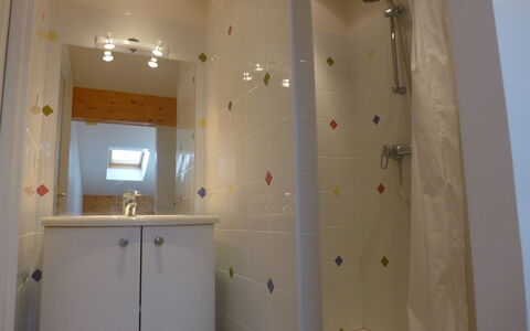 Le Panoramic: Room, Property, Bathroom, Ceiling, Wall, Interior Design, Plaster, Tile, Floor, Plumbing Fixture