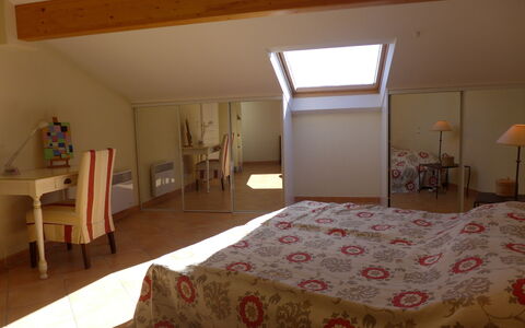 Le Panoramic: Bedroom, Bed, Room, Furniture, Bed Sheet, Property, Bed Frame, Bedding, Ceiling, Mattress