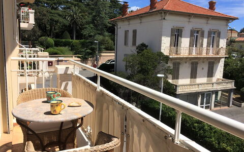 Le Panoramic: Building, Furniture, Sky, Window, Cloud, Table, Plant, Chair, Tree, House