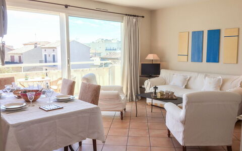 Le Panoramic: Table, Furniture, Building, Couch, Comfort, Window, Blue, Wood, Pillow, Interior Design