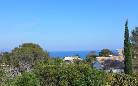 La Maison du Midi: Sky, Building, Cloud, Azure, Water, Tree, Land Lot, House, Natural Landscape, Window