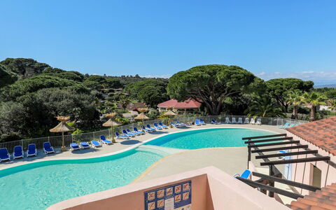 Saint Aygulf 500: Swimming Pool, Property, Resort, Vacation, Leisure, Real Estate, Building, Tourism, Resort Town, Water Park