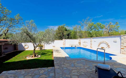 Majda: Property, House, Real Estate, Home, Swimming Pool, Building, Estate, Architecture, Residential Area, Tree