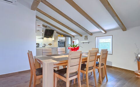 Majda: Room, Property, Building, Dining Room, Ceiling, Furniture, Floor, House, Table, Interior Design