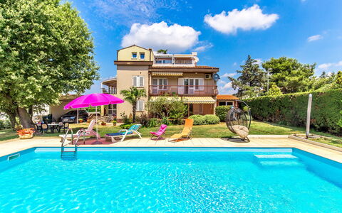 Silva: Property, Swimming Pool, House, Building, Real Estate, Estate, Home, Villa, Sky, Leisure
