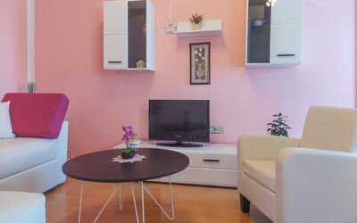 Accommodation:&nbsp;Danica 106.2