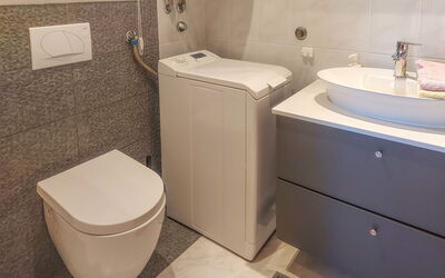 Accommodation:&nbsp;Danica 106.2