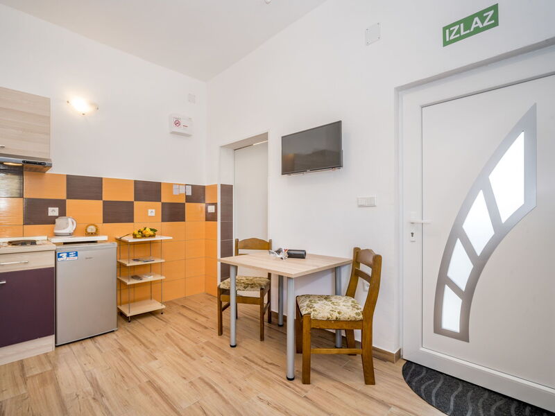 Accommodation:&nbsp;B&b 109.1