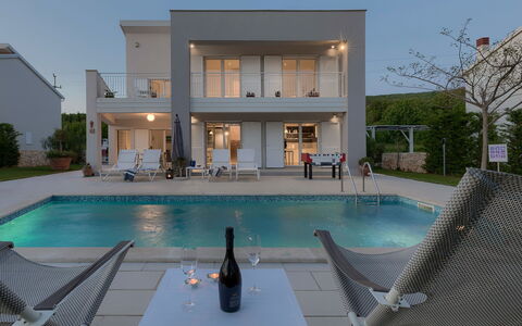 Chiara: Water, Property, Sky, Plant, Swimming Pool, Building, Window, Architecture, Interior Design, Shade