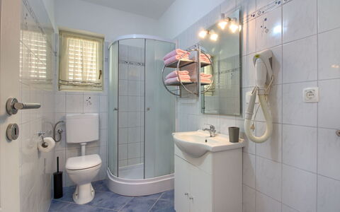 Marevista: Bathroom, Property, Room, Plumbing Fixture, Architecture, Real Estate, Tile, Interior Design, House, Building