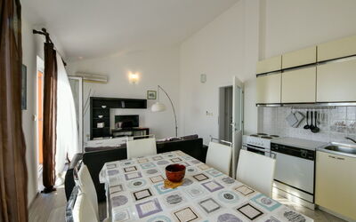Accommodation:&nbsp;Željka 128.3