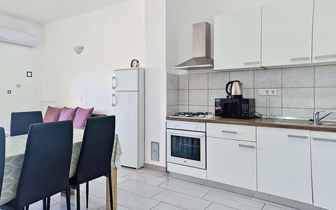 Accommodation:&nbsp;Ivan 107.3