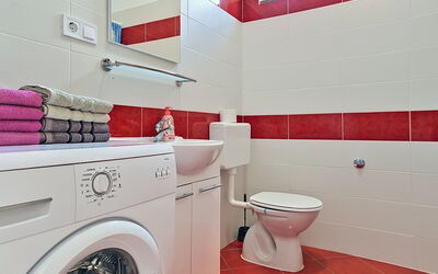 Accommodation:&nbsp;Ivan 107.3