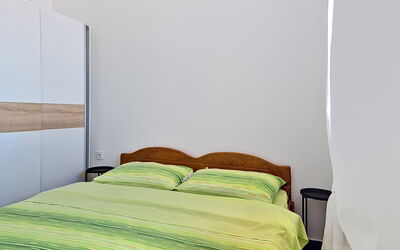 Accommodation:&nbsp;Ivan 107.2