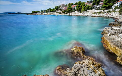 Trogir Okrug Gornji 314: Water, Cloud, Sky, Water Resources, Blue, Azure, Natural Landscape, Coastal And Oceanic Landforms, Tree, Beach