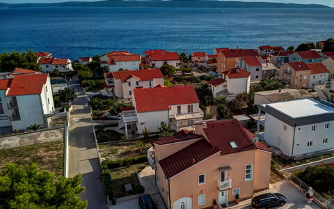 Trogir Okrug Gornji 314: Water, Sky, Building, Window, Daytime, Property, Plant, Tree, Architecture, House