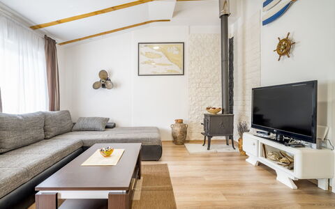 Jozo: Room, Living Room, Furniture, Interior Design, Property, Building, Ceiling, Floor, Yellow, Wall