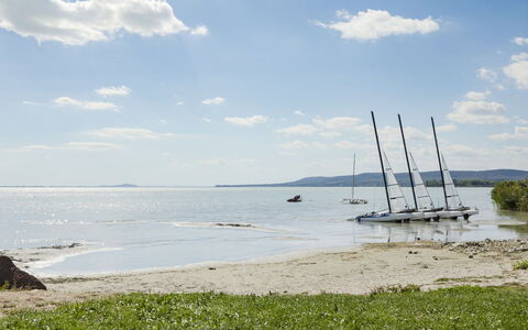 Piccola: Body Of Water, Boat, Watercraft, Sailboat, Mast, Coastal And Oceanic Landforms, Coast, Sea, Lake, Boats And Boating--Equipment And Supplies