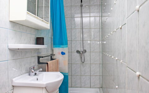 Azzurro: Tap, Plumbing Fixture, Sink, Bathroom Sink, Property, Mirror, Building, Bathroom, Purple