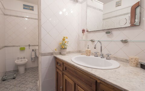 Fiumetto: Bathroom, Property, Room, Interior Design, Real Estate, Plumbing Fixture, Bathroom Accessory, Furniture, Building, Architecture