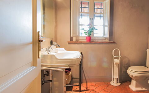 Villa Il Pellicano: Bathroom, Plumbing Fixture, Bathroom Sink, Flooring, Sink, Interior Design, Tap, Floor, Plumbing, Toilet