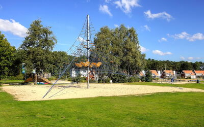 Otterlo 170: Daytime, Sky, Land Lot, Property, Grass, Lawn, Cloud, Tree, Real Estate, House
