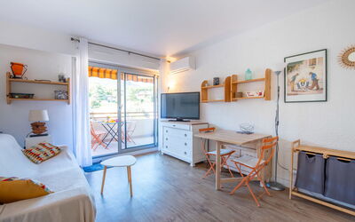 Accommodation:&nbsp;Sémaphore 691.5