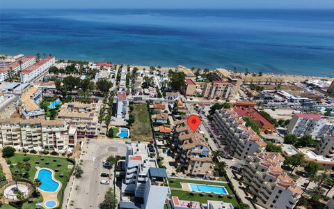 Jacaranda: Coast, Residential Area, Sea, Coastal And Oceanic Landforms, Urban Design, Beach, Apartment, Shore, Ocean, Aerial Photography