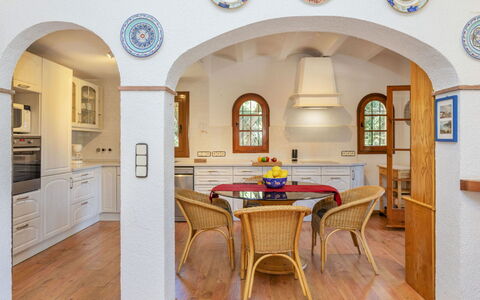 Venecia: Interior Design, Flooring, Furniture, Ceiling, Wood, Floor, Home, Lighting, Kitchen, Room