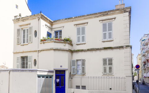 Nice 434: Sky, Building, Property, Window, Door, House, Residential Area, Facade, Real Estate