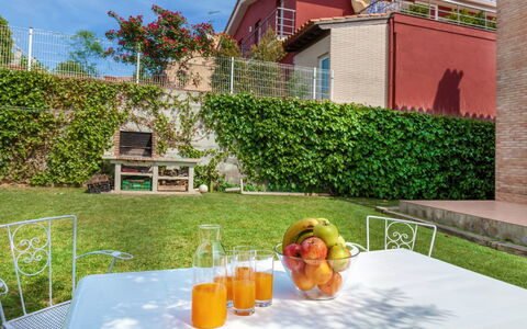 Villa Esther: Green, Property, Leisure, Grass, Real Estate, Water, Summer, Vacation, House, Residential Area