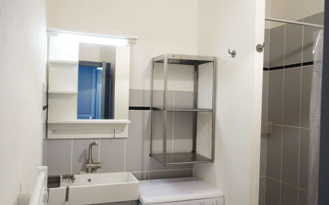 Le Continental: Cabinetry, Sink, Tap, Building, Bathroom Cabinet, Plumbing Fixture, Laundry Room, Countertop, Interior Design, Floor