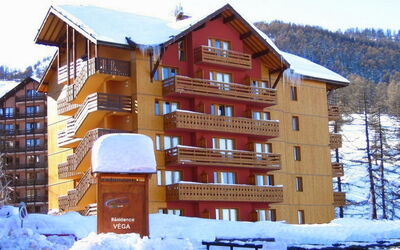 Vega 210.1: Property, Winter, Snow, Real Estate, House, Building, Home, Roof, Apartment, Ski Resort