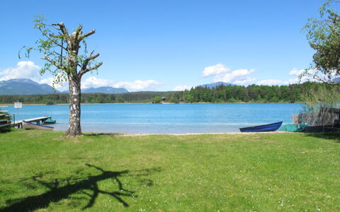 Seehaus Blue Faak: Body Of Water, Natural Landscape, Nature, Water, Shore, Property, Lake, Sky, Green, Natural Environment