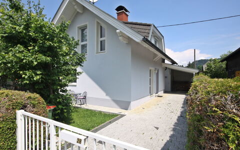 Seehaus Blue Faak: Sky, Plant, Property, Building, Window, Tree, House, Land Lot, Cottage