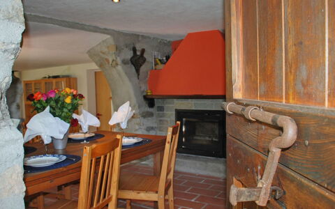 Sole: Table, Furniture, Flower, Building, Chair, Plant, Wood, Flooring, Floor, Living Room