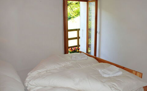 Sole: Bedroom, Bed, Room, Furniture, Property, Bed Frame, Bed Sheet, Wall, Floor, Mattress