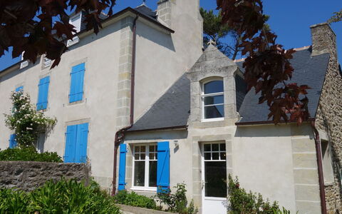 La Rodière: Plant, Building, Property, Window, Sky, Azure, House, Cottage, Neighbourhood, Tree