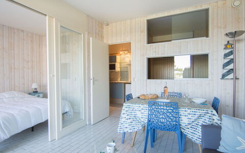Balafen: Furniture, Property, Table, Azure, Textile, Interior Design, Wood, Shade, Architecture, Floor