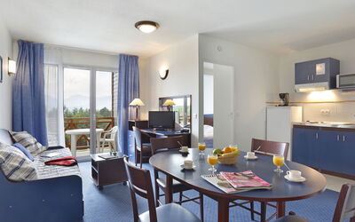 Pyrénees 2000 100.1: Room, Furniture, Living Room, Property, Building, Interior Design, House, Floor, Table, Coffee Table