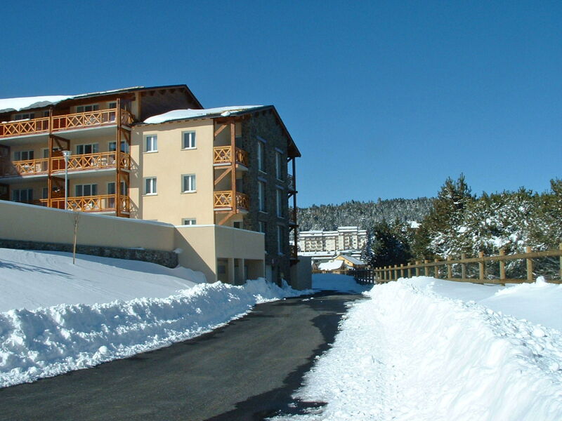 Accommodation:&nbsp;Pyrénees 2000 100.4