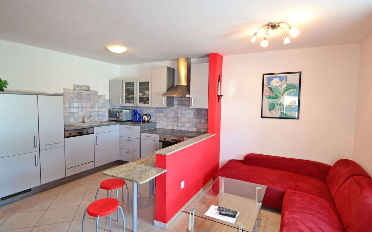 Accommodation:&nbsp;Lamesic 116.3