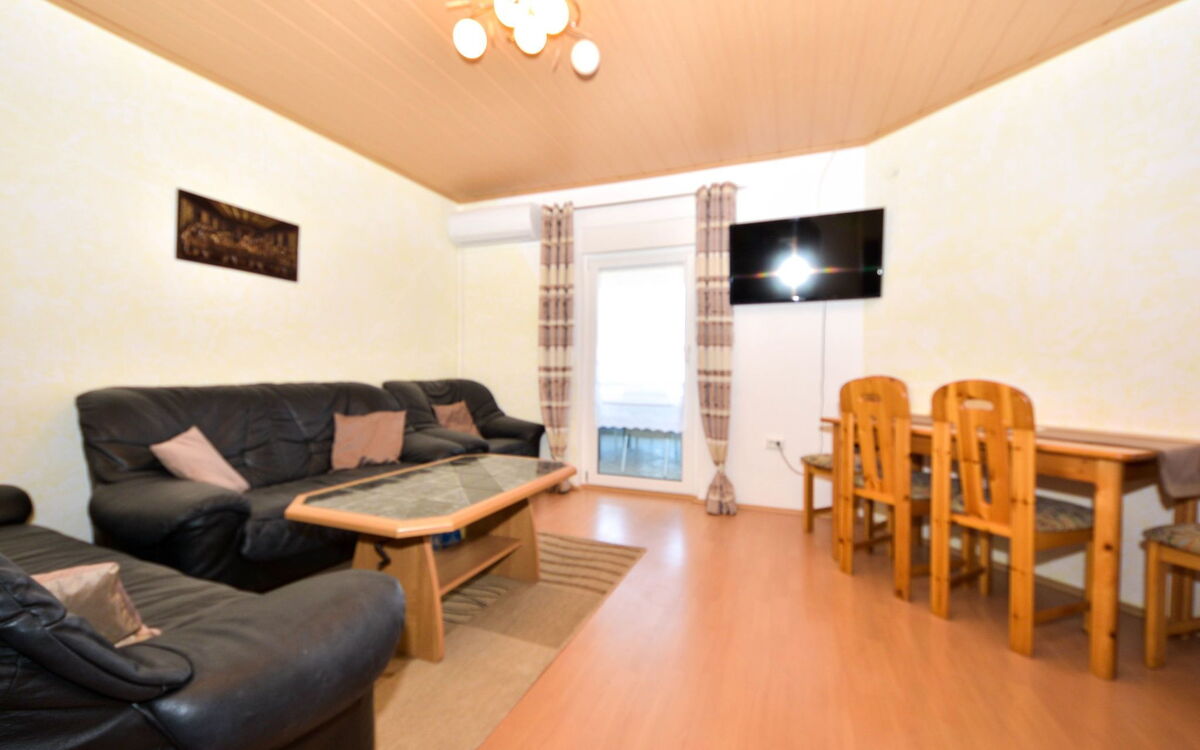 Accommodation:&nbsp;Lamesic 116.1