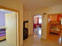 Accommodation:&nbsp;Lamesic 116.3
