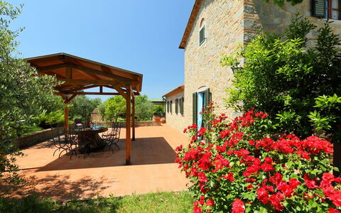 Cortona 190: Property, Building, Real Estate, House, Sky, Botany, Home, Flower, Architecture, Garden