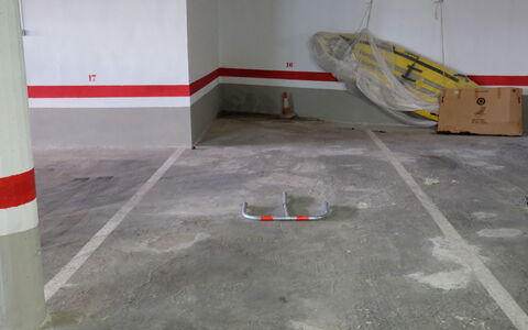 Cala D'Or: Asphalt, Road Surface, Flooring, Parking, Floor, Composite Material, Gas, Automotive Exterior, Building