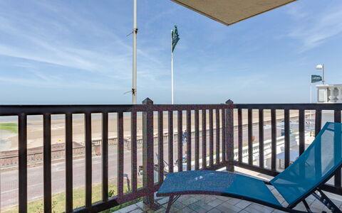 Les Terrasses du Casino: Sky, Property, Cloud, Water, Azure, Shade, Porch, Wood, Body Of Water, Fence