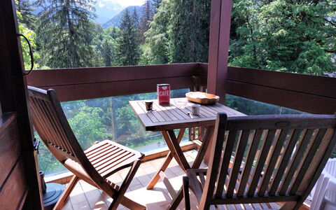 Saint Gervais 415: Table, Property, Furniture, Chair, Sky, Tree, Wood, Interior Design, Shade, Cottage