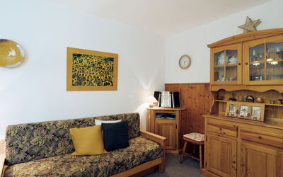 Castel des Roches C4 415.6: Furniture, Picture Frame, Couch, Azure, Wood, Floor, Cabinetry, Living Room, Flooring, Drawer